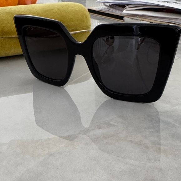 Gucci Black Oversized Sunglasses - Picture 5 of 5